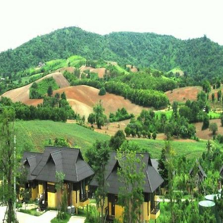 Bu-Ngasari Resort Wang Nam Khiao Esterno foto